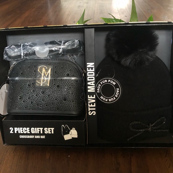 Steve Madden Handbags - Steve Madden Gift Set Black Rhinestone
Studded Crossbody Bag W Hat NWT